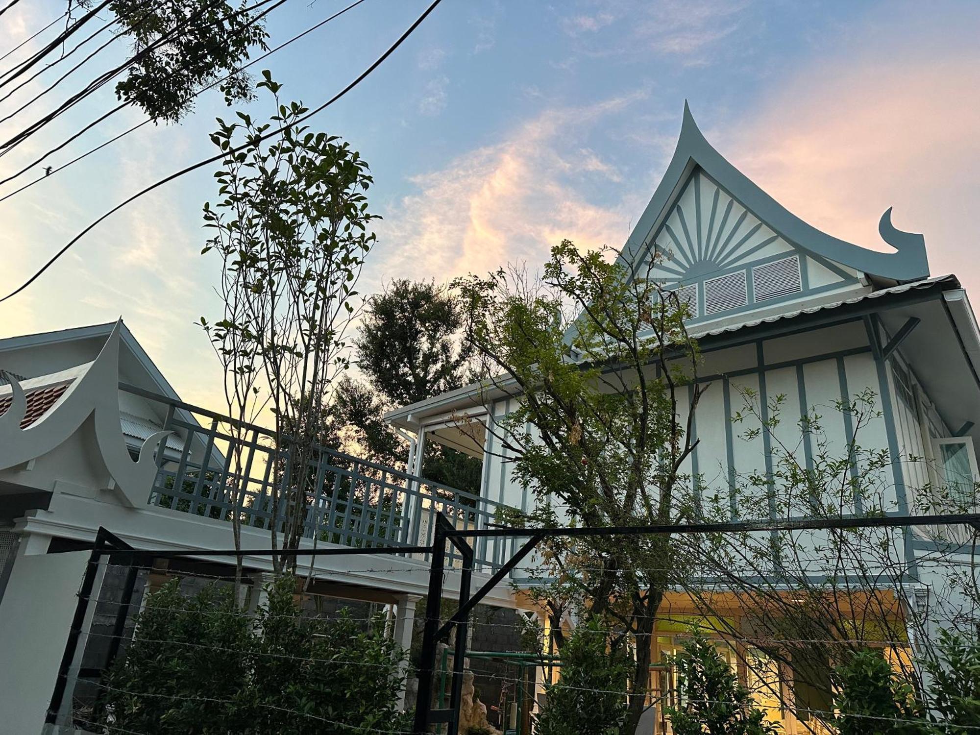 Hotel Baan Debtida Bangkok Exterior foto